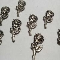 Aplique Metal Souvenirs 15 Años X 9, Altura:  4cm segunda mano  Argentina