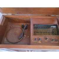 Usado, Radio Y Tocadiscos Antiguo En Mueble De Cedro. segunda mano  Argentina