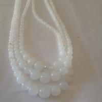 Collar Perlas Blancas Broche Antiguo Con.cristalitos.53cm Ab segunda mano  Argentina