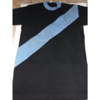 Antigua Camiseta De Pique Negra Con Una Franja Celeste Años 70- T 38 segunda mano  Argentina